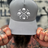 SKULLS & CROSSBONES GRAY PERFORMANCE HAT